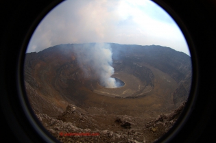 Nyiragongo - RD Congo 2015 Vue panoramique du cratère avec ses terrasses du volcan Nyiragongo en Afrique.
Expédition volcanologique.