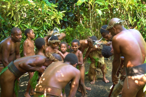 VANUATU - AMBRYM - ENDU Les danses coutumières du village culturel de ENDU sur l'île d'Ambrym.
(photo: Yashmin Chebli)