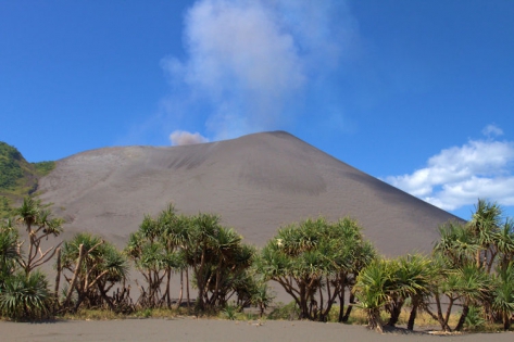 VANUATU - TANNA - VOLCAN YASUR The YASUR volcano.
(photo: Yashmin Chebli)