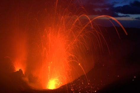 VANUATU - TANNA - VOLCAN YASUR Unforgettable show! Eruption of fire! at the SUNRISE!
Observation of strombolian eruptions of the YASUR volcano.
(photo: Yashmin Chebli)