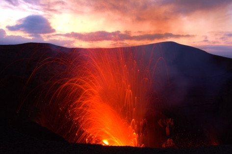 VANUATU - TANNA - VOLCAN YASUR Unforgettable show! Eruption of fire! at the SUNRISE!
Strombolian eruptions of the YASUR volcano.
Wonderful Jets of incandescent lava from the crater at the sunrise.
(photo: Yashmin Chebli)