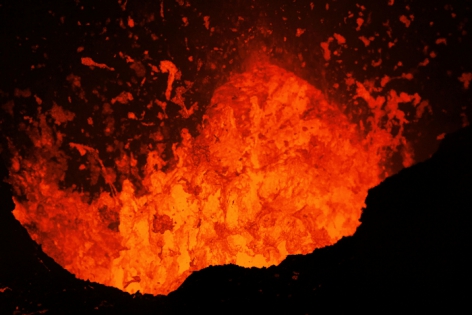 YASUR VOLCANO ERUPTION - TANNA La danse de la lave lors d'une éruption strombolienne du volcan YASUR
© Photo Yashmin CHEBLI