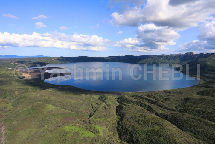 12082019-akademia-nauk-caldera-with-karymsky-lake La Caldera Akademia Nauk avec le lac Karymsky