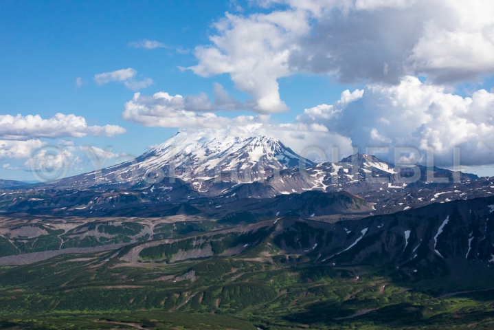 12082019-volcanic-landscape-zhupanovsky-volcano-kamchatka-08-2019-3622 Paysage volcanique du Kamchatka avec le volcan Zhupanovsky