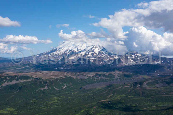 12082019-volcanic-landscape-zhupanovsky-volcano-kamchatka-08-2019-3633 Paysage volcanique du Kamchatka avec le volcan Zhupanovsky
