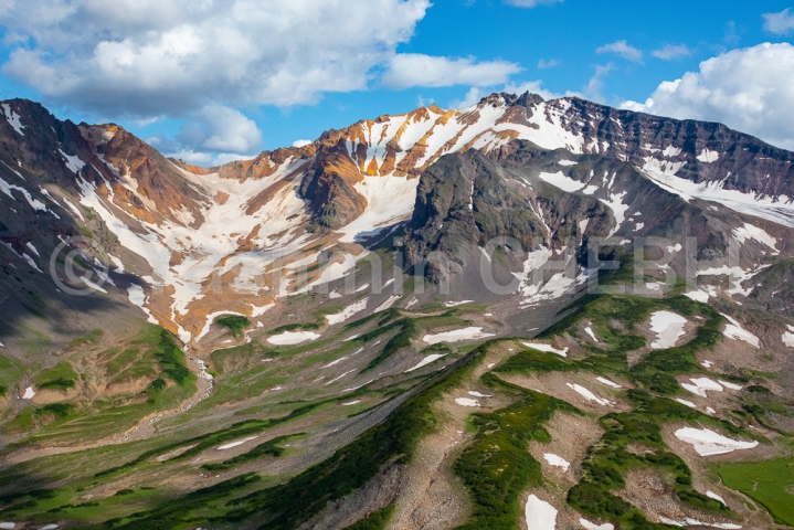 12082019-volcanic-landscape-on-the-way-to-karymsky-volcano-kamchatka-08-2019-3603 Paysage volcanique multicolore sur le chemin du vol en direction du volcan Karymsky